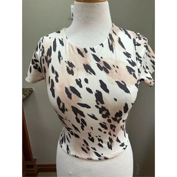 Express S NWT body contour collection high compression beige animal print crop s - Picture 1 of 6